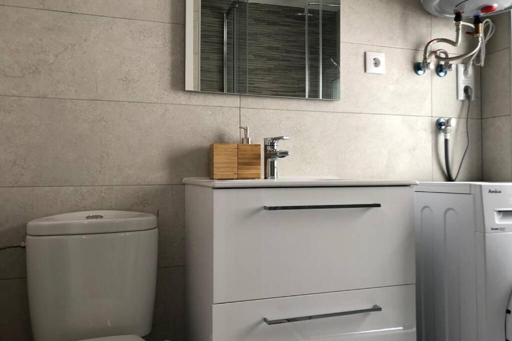 M3 Terrace. Cool Apartment 15 Min Center By Metro Esplugues de Llobregat Luaran gambar